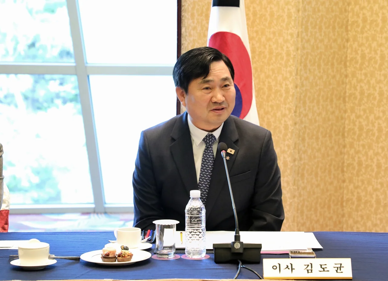 김도균 강원랜드 사장(강원랜드) 강원랜드 김도균 사장이 제235차 이사회에서 인사말을 하고 있다.